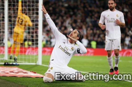 Betting on the favorite in football: strategies for live and pre-match, arguments for outsiders